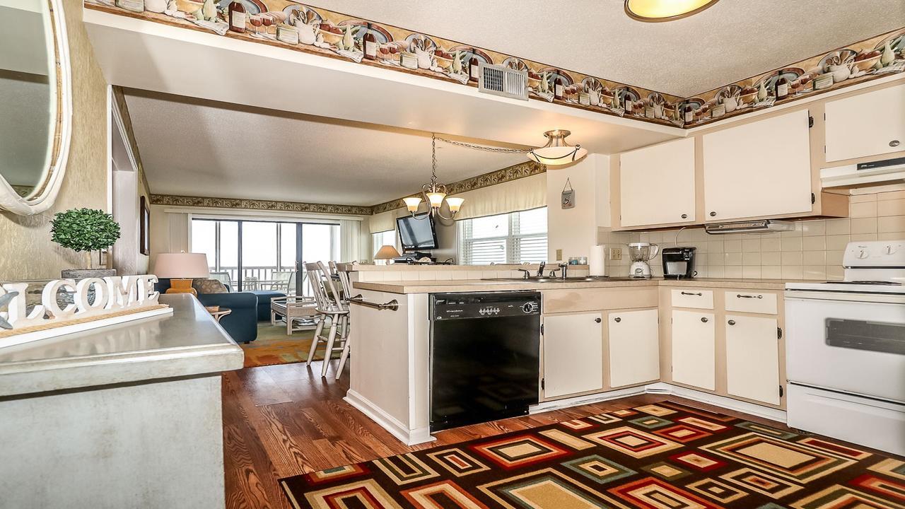 Oceanfront 3 Bedroom 2.5 Bath Wifi, Pool, W/d *