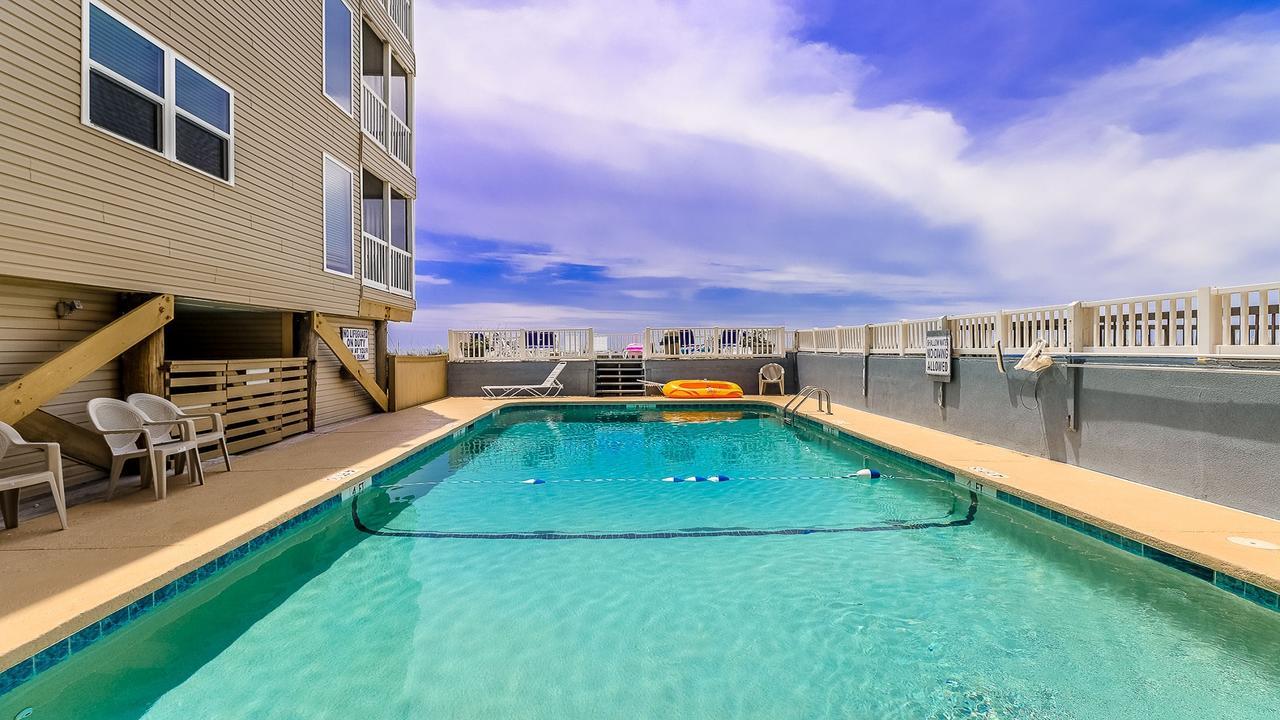 Oceanfront 3 Bedroom 2.5 Bath Wifi, Pool, W/d