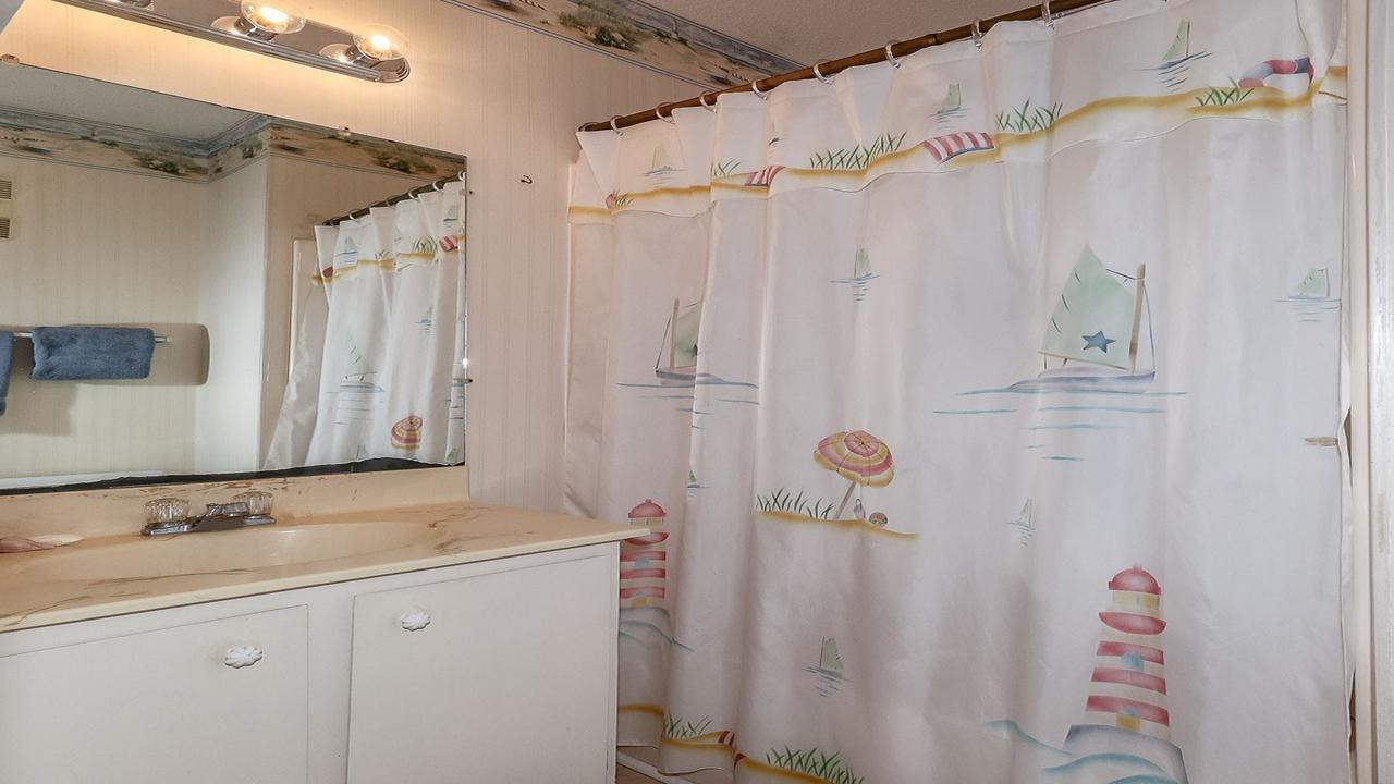 Oceanfront 3 Bedroom 2.5 Bath Wifi, Pool, W/d Myrtle Beach