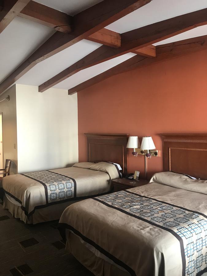 Wayfarer Motel *