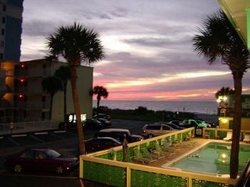 Sea Hawk Oceanfront 2*