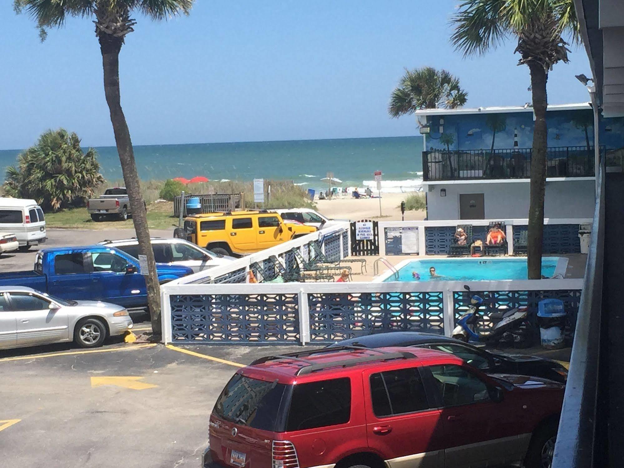 Sea Hawk Oceanfront Motel 2*