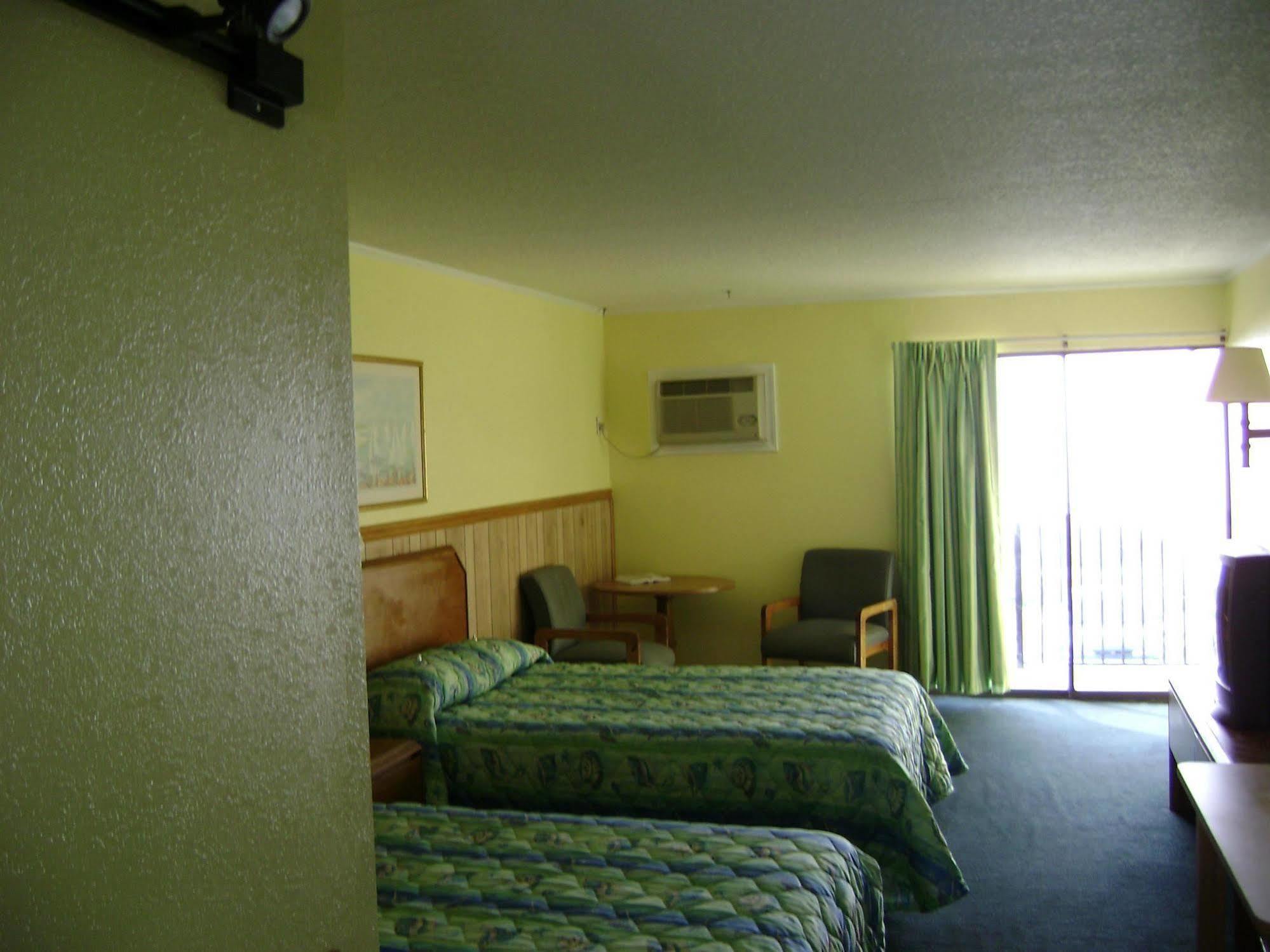 Sea Hawk Oceanfront Motel