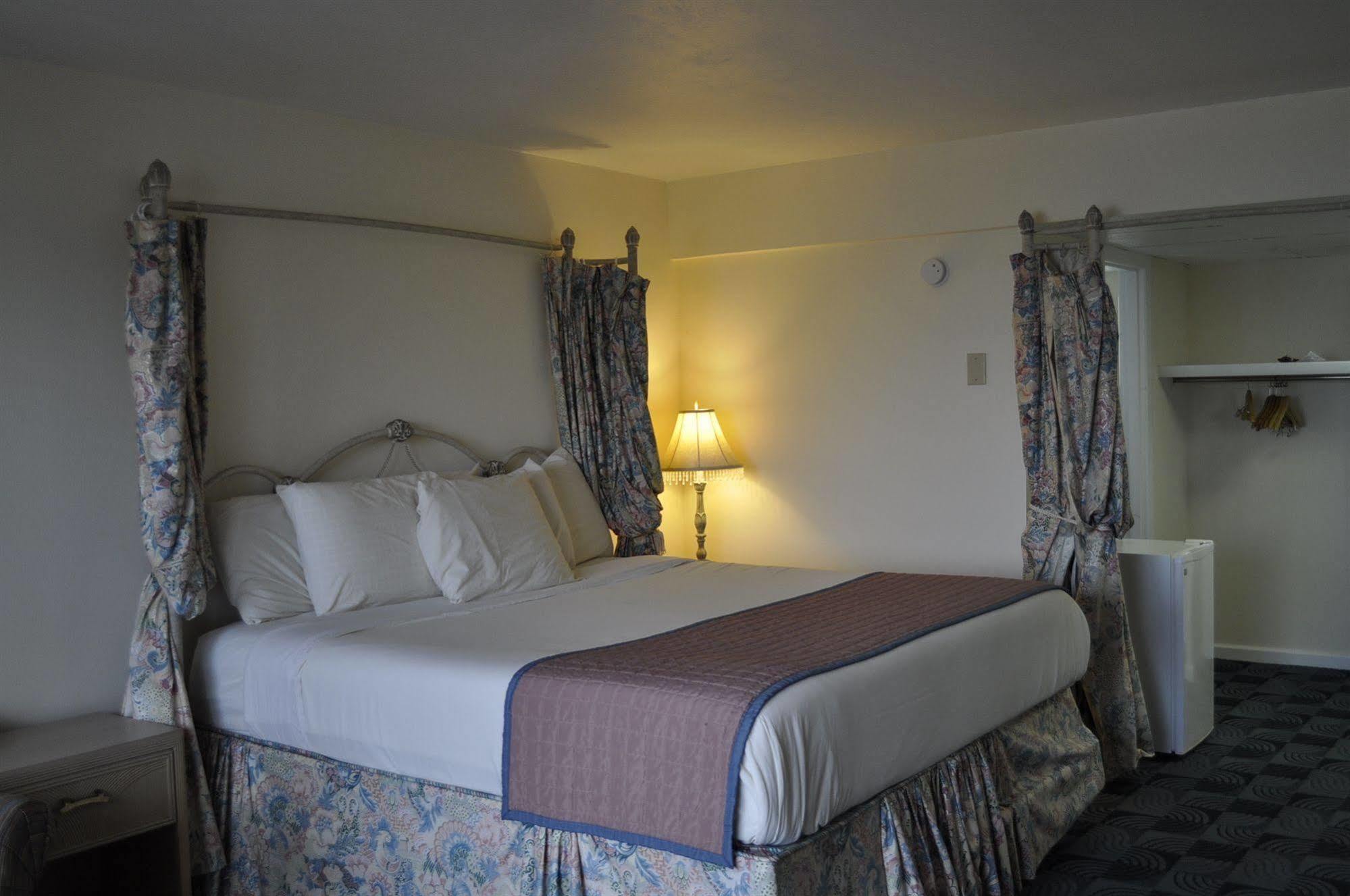 The Diplomat Family Motel
