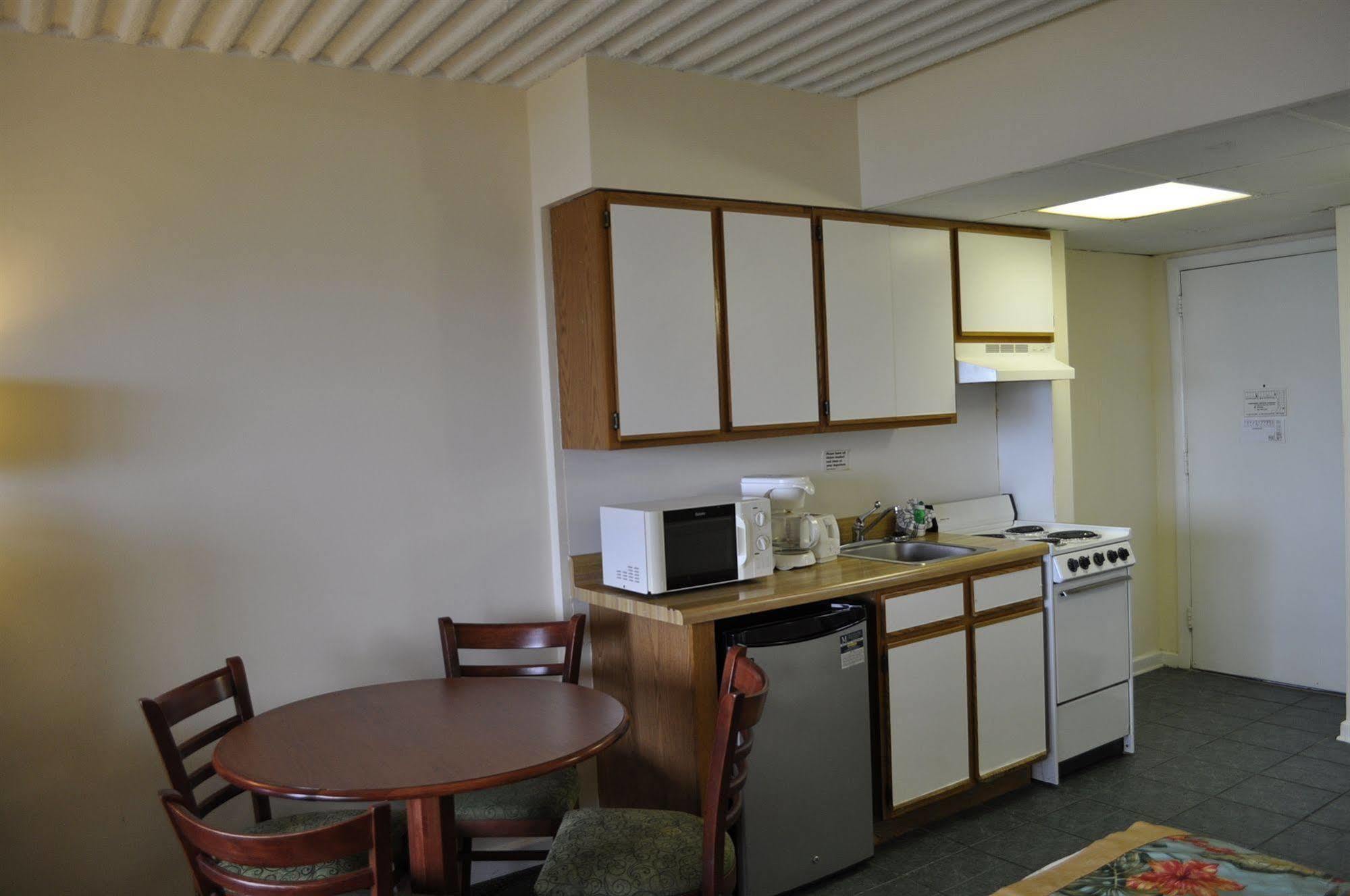 The Diplomat Family Motel