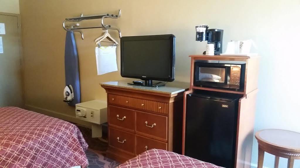 Motel Super 8 By Wyndham Myrtle Beach/market Common Area Myrtle Beach