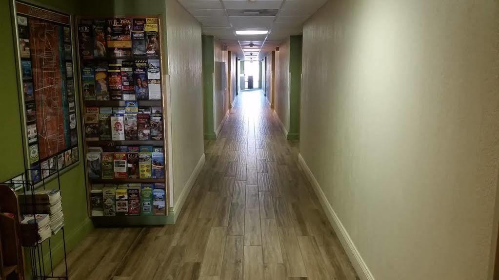 Super 8 By Wyndham Myrtle Beach/market Common Area Myrtle Beach