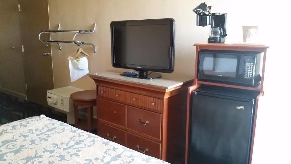 Super 8 By Wyndham Myrtle Beach/market Common Area Motel 2*