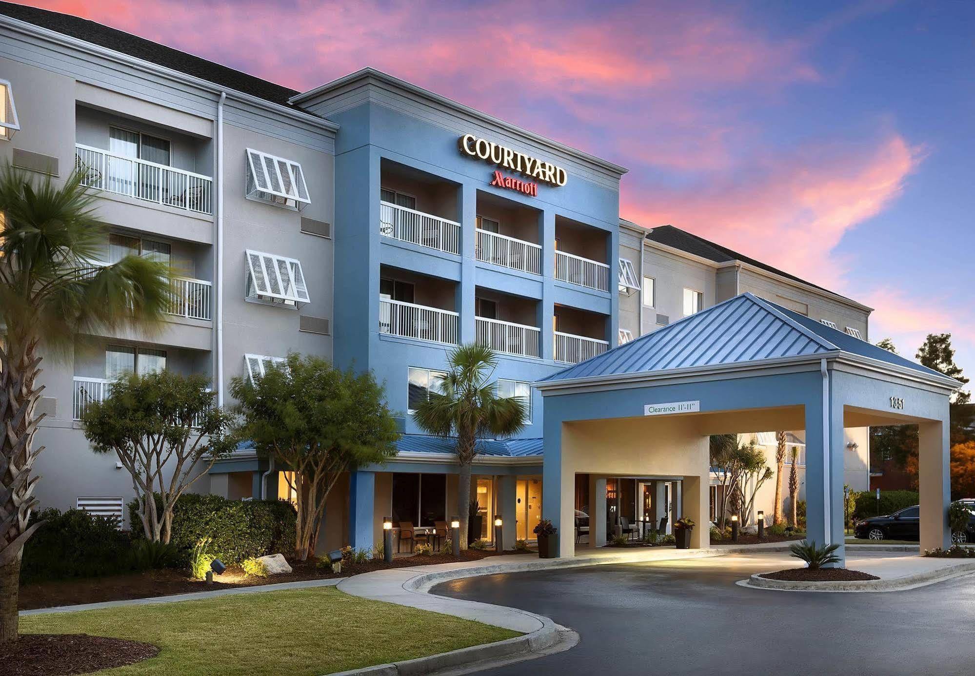 Courtyard By Marriott Myrtle Broadway Hotel 3*
