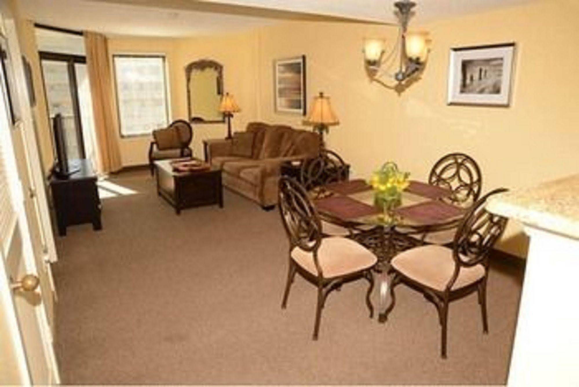 Colony Resort 3*