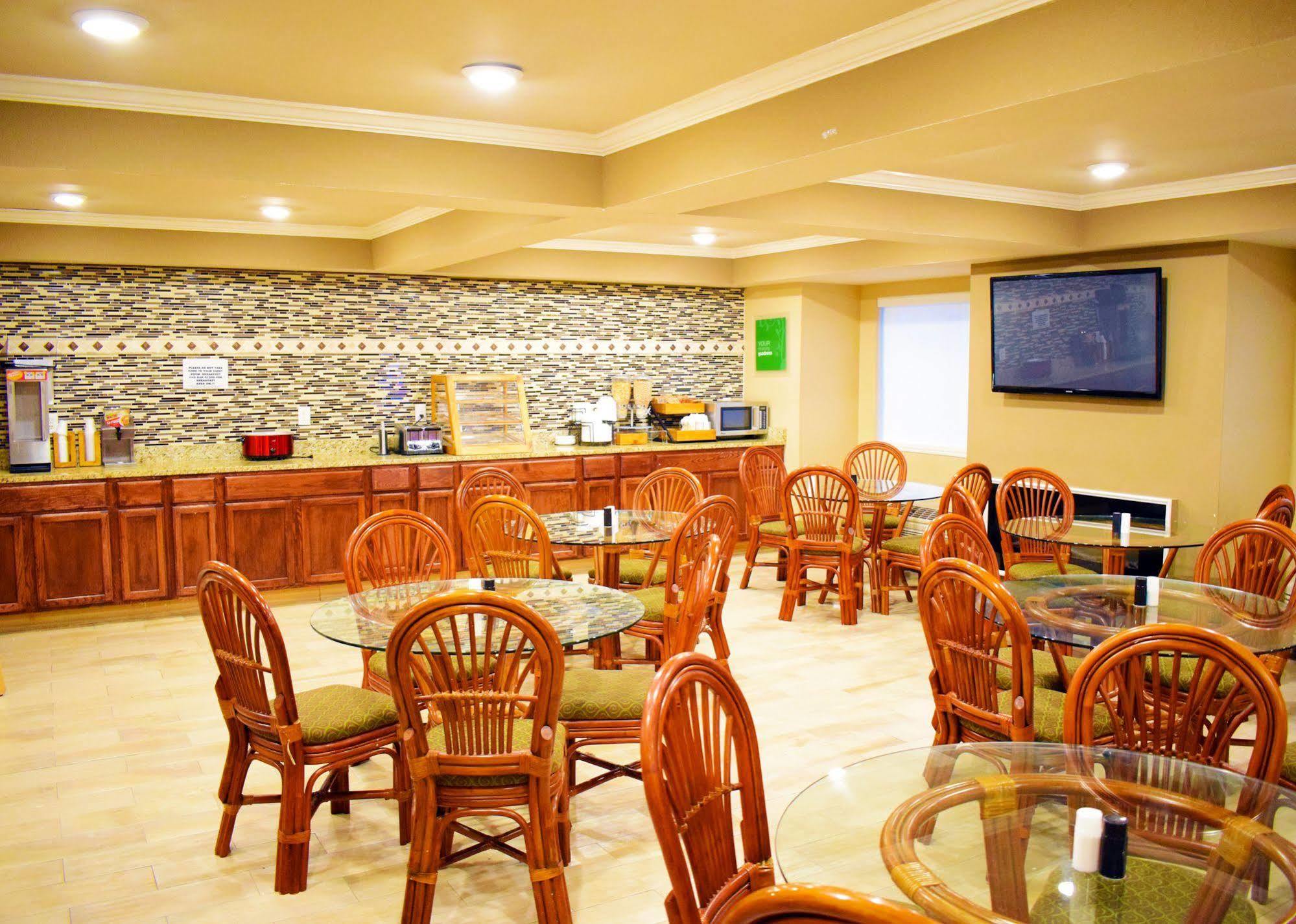 Hotel Quality & Myrtle Near Outlets