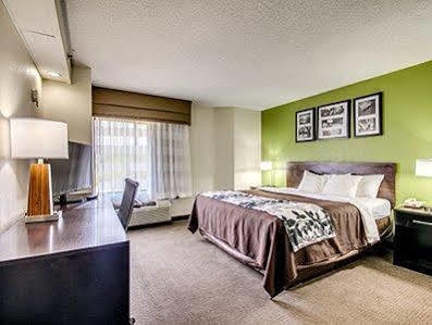 Sleep Near Outlets Hotel