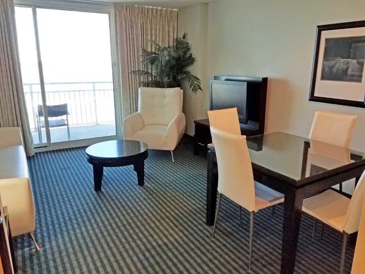 Floormodern Building, Pools Direct Oceanfront Apartment *