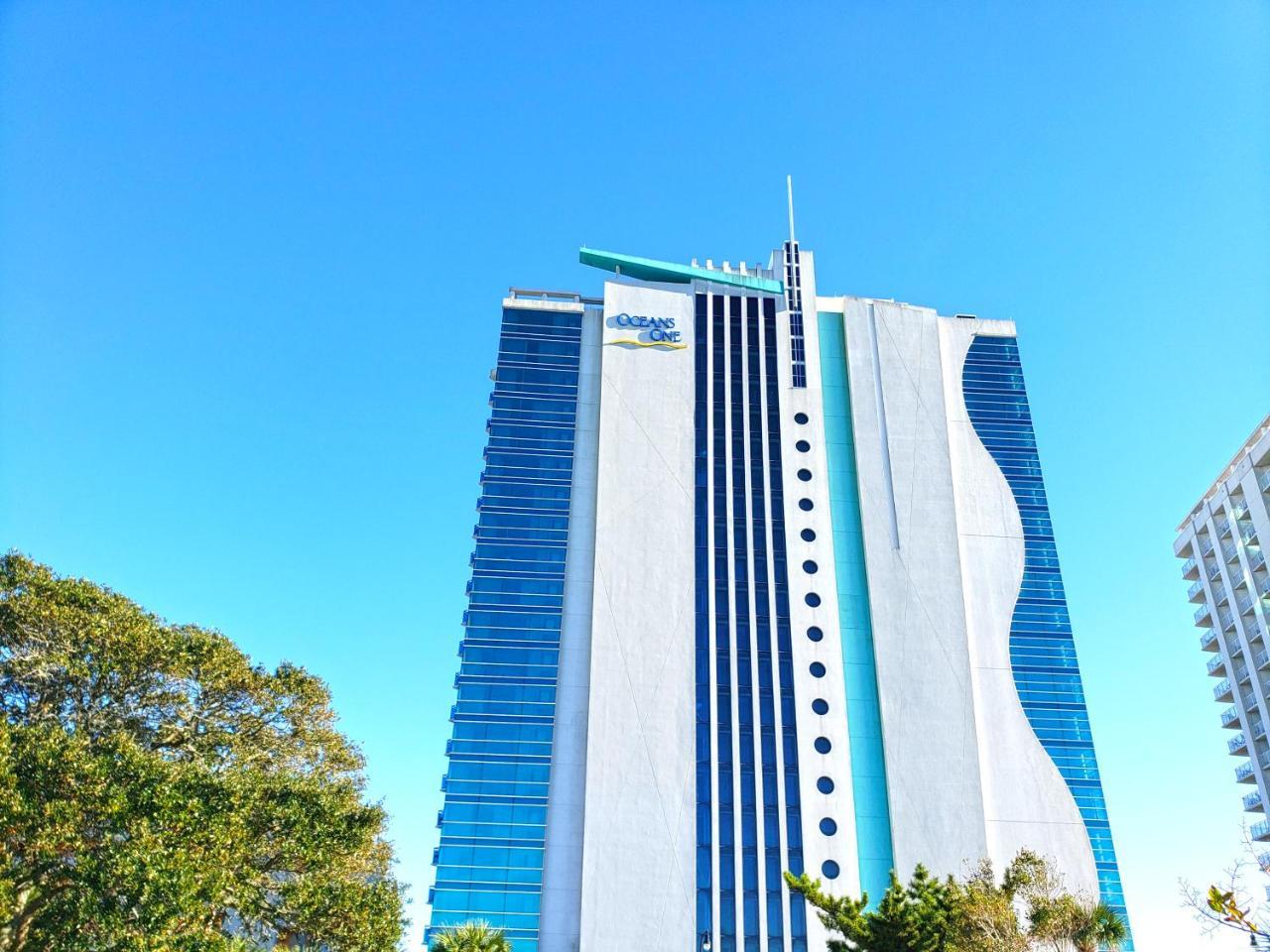 Floormodern Building, Pools Direct Oceanfront