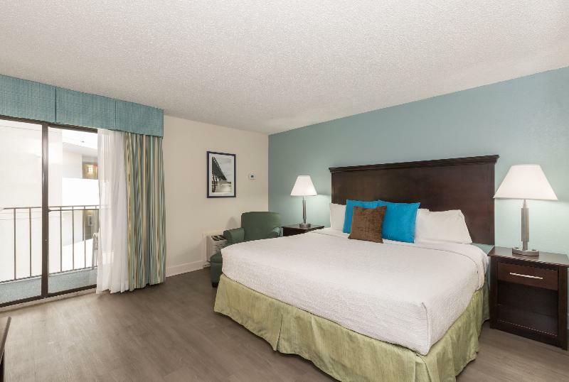 Carolinian Beach Apartment