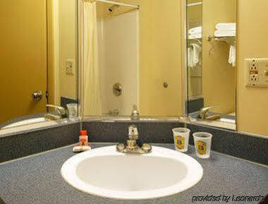 Super 8 By Wyndham Myrtle Beach/market Common Area Motel Myrtle Beach