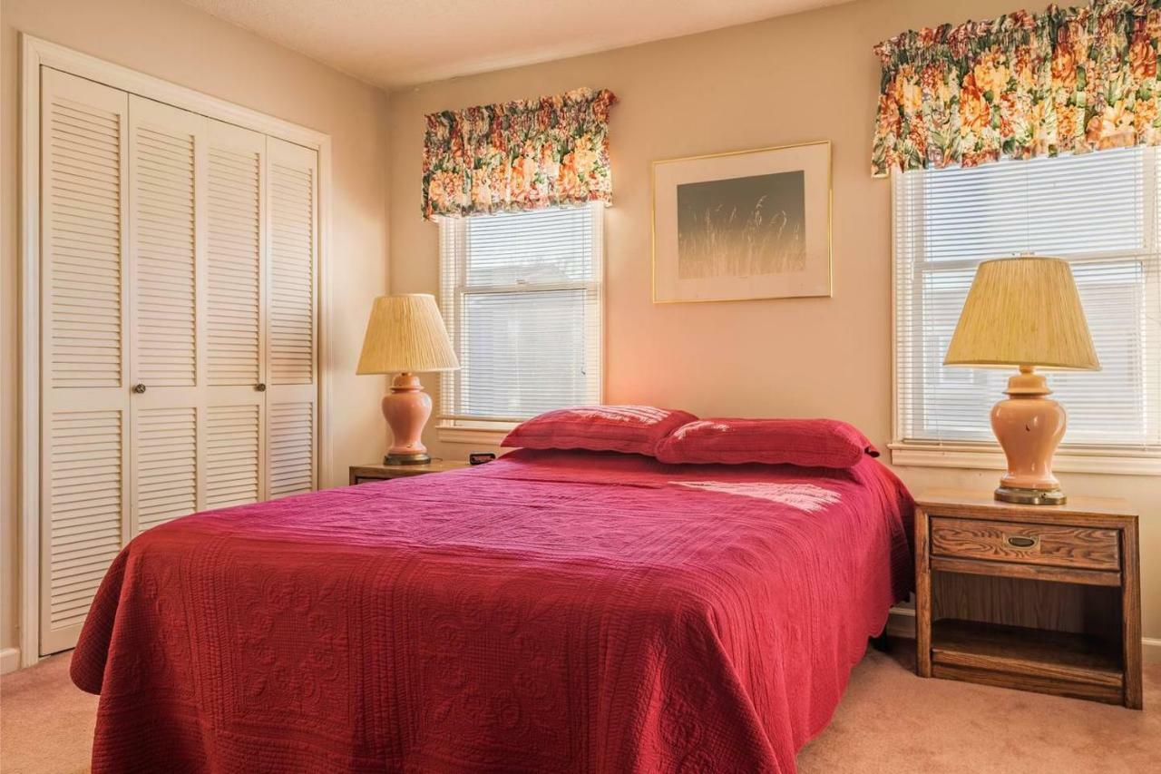 Holiday home Family Friendly, 1 Block To Beach! Myrtle Beach