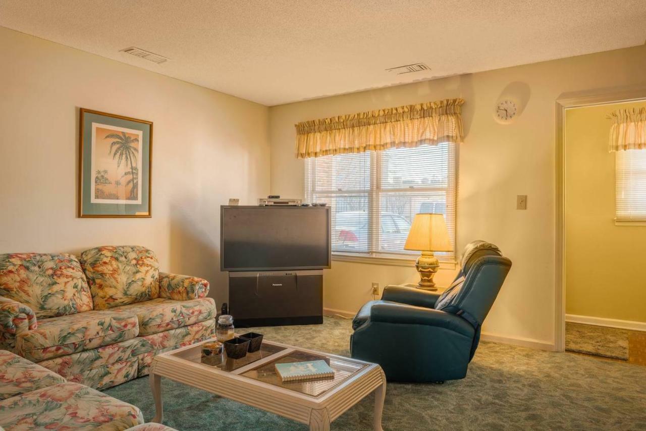 Family Friendly, 1 Block To Beach! Holiday home