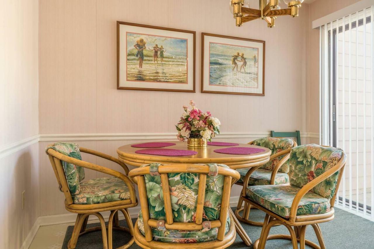 Family Friendly, 1 Block To Beach! Holiday home Myrtle Beach