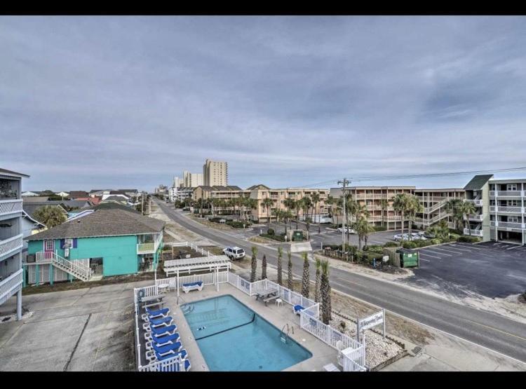 Whispering Sands Apartment *