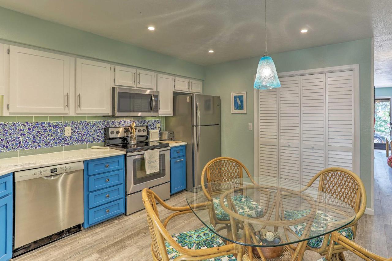 Holiday home North Myrtle Townhome, 1 Block To Ocean!