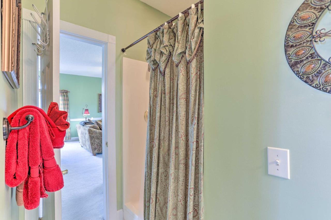 Apartment Myrtle With Community Pool Views!