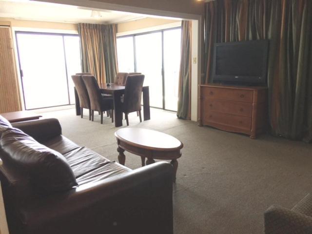 Polynesian Oceanfront 2*