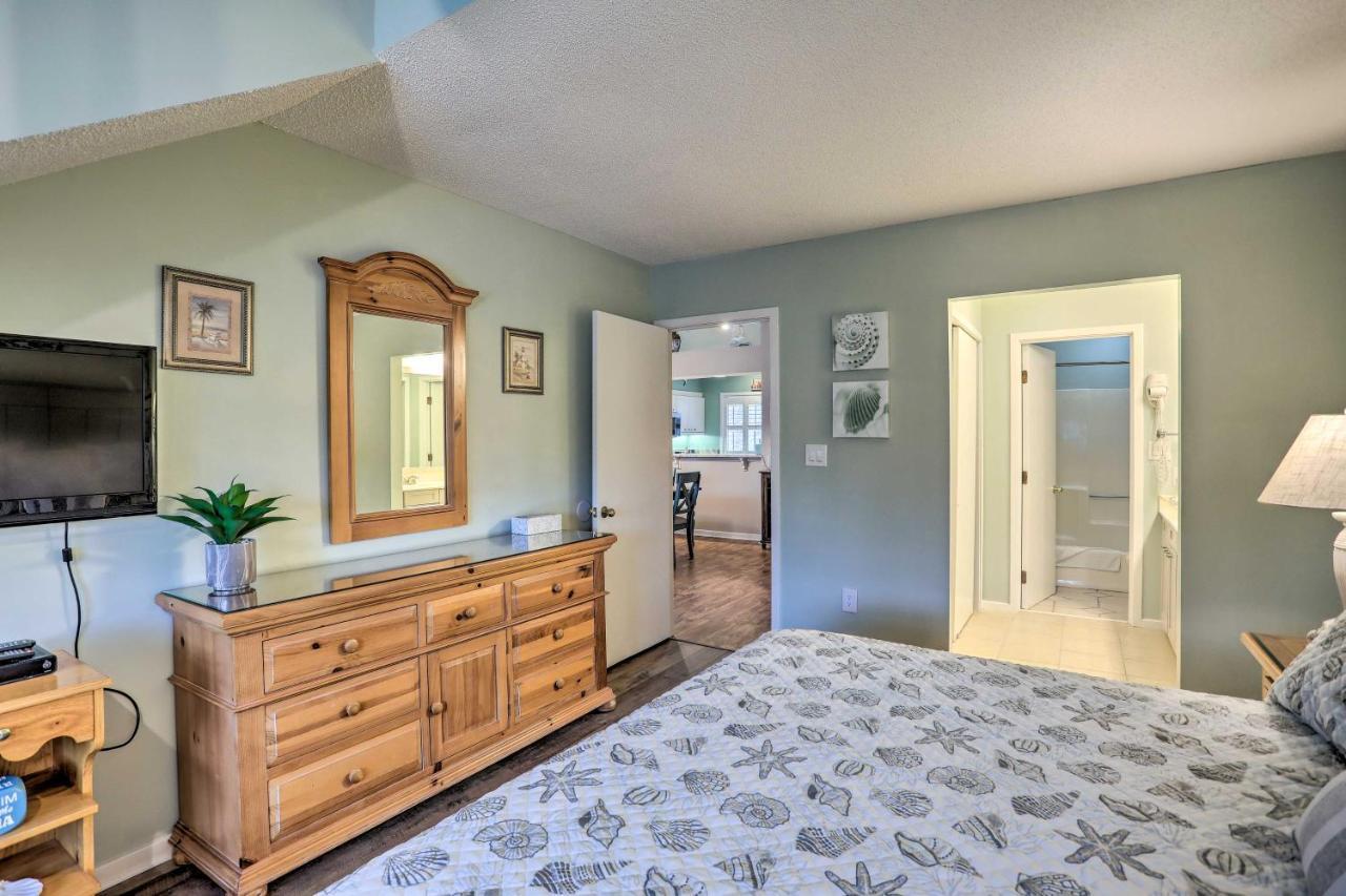 Bright Family With Pool Walk To Private