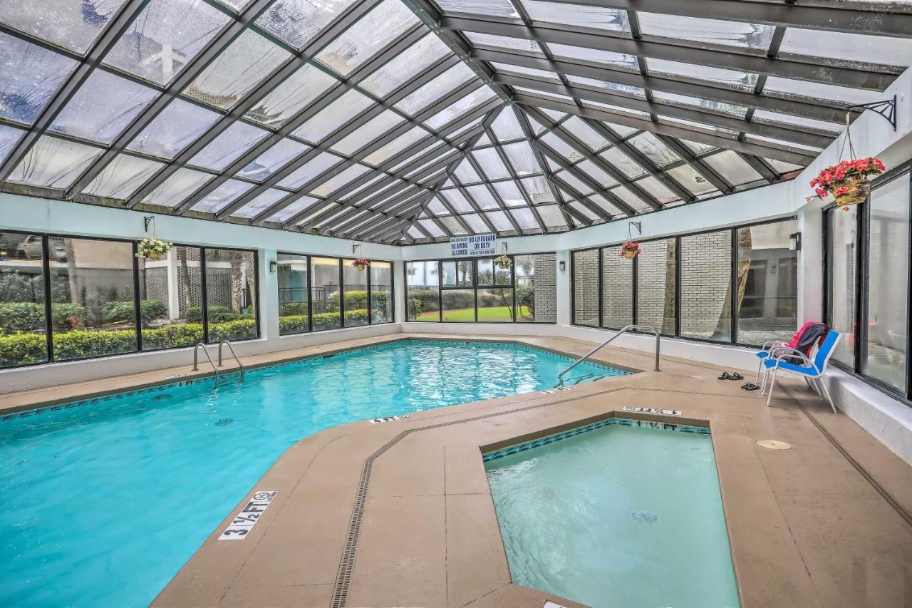 Apartment Oceanfront With Balcony, Views And Pool Access!