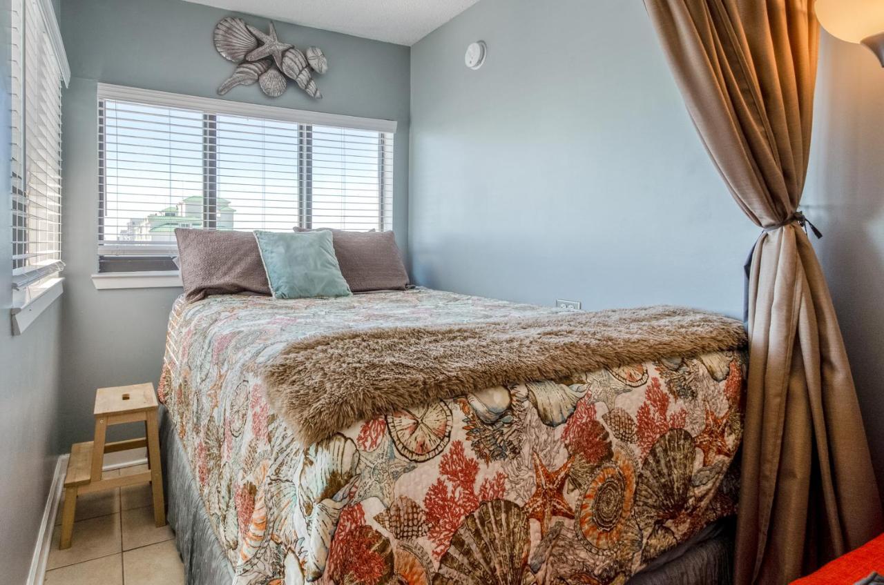 Seastar Apartment