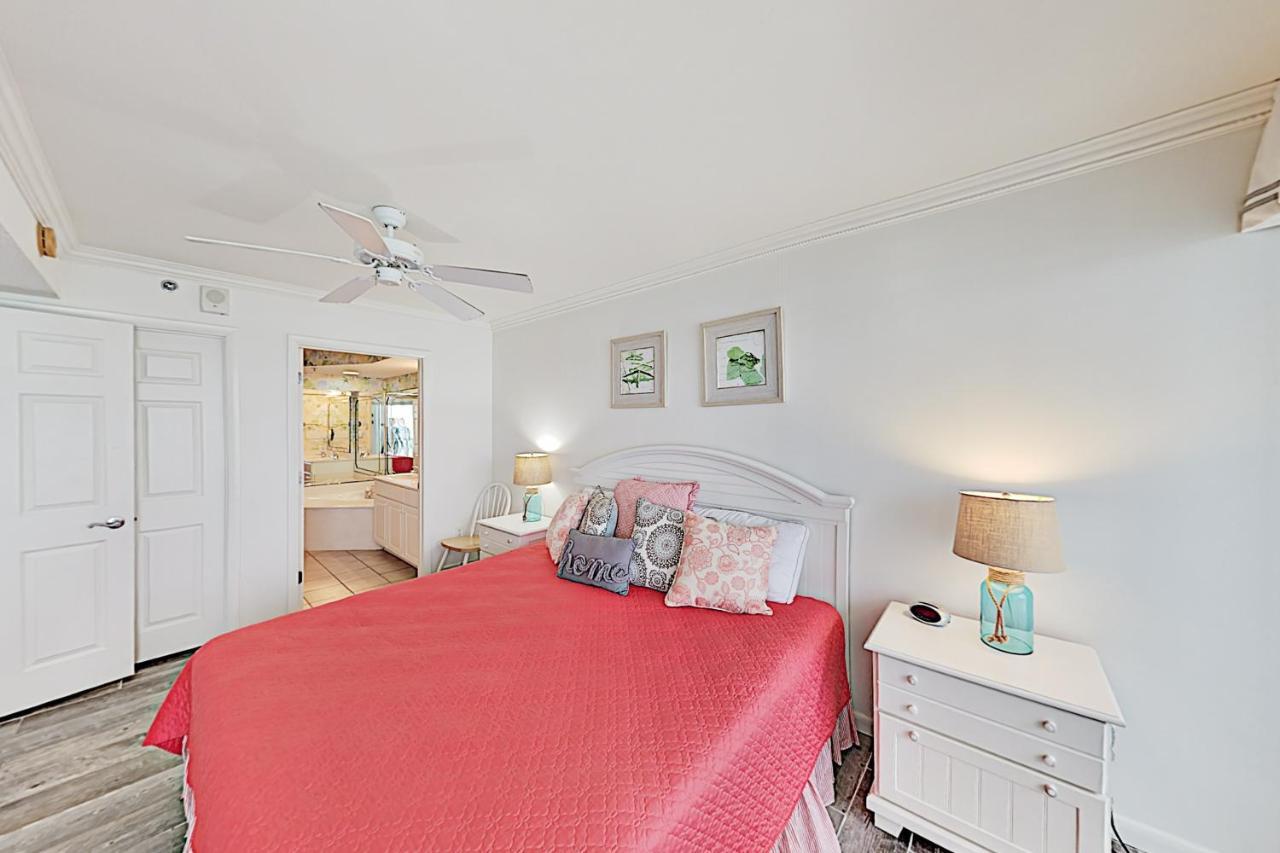 Stylish Beachfront Getaway With 2 Pools & Lazy River Apartment Myrtle Beach