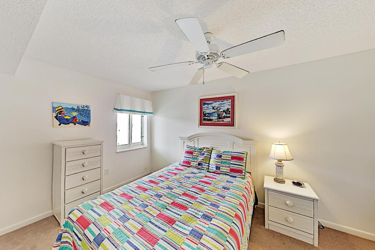 Stylish Beachfront Getaway With 2 Pools & Lazy River *
