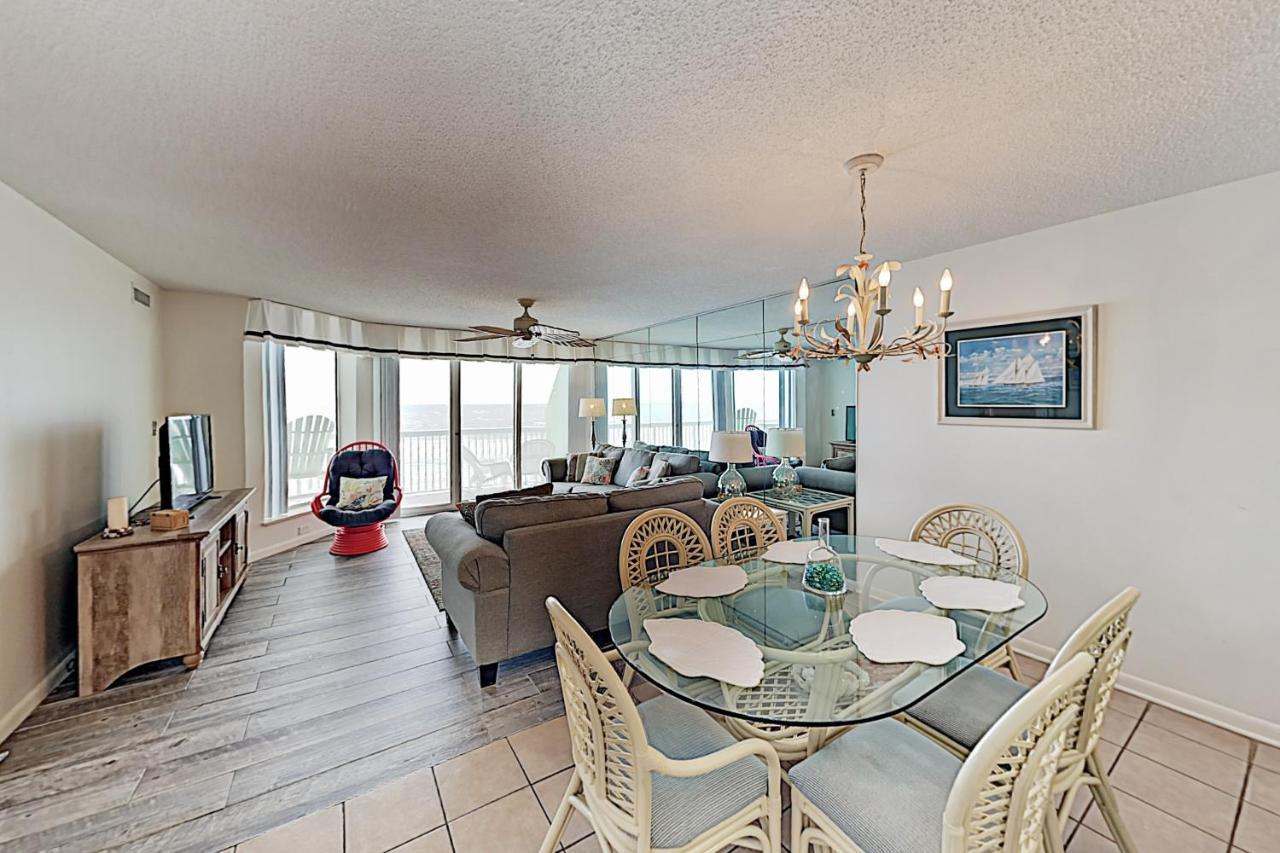Apartment Stylish Beachfront Getaway With 2 Pools & Lazy River Myrtle Beach