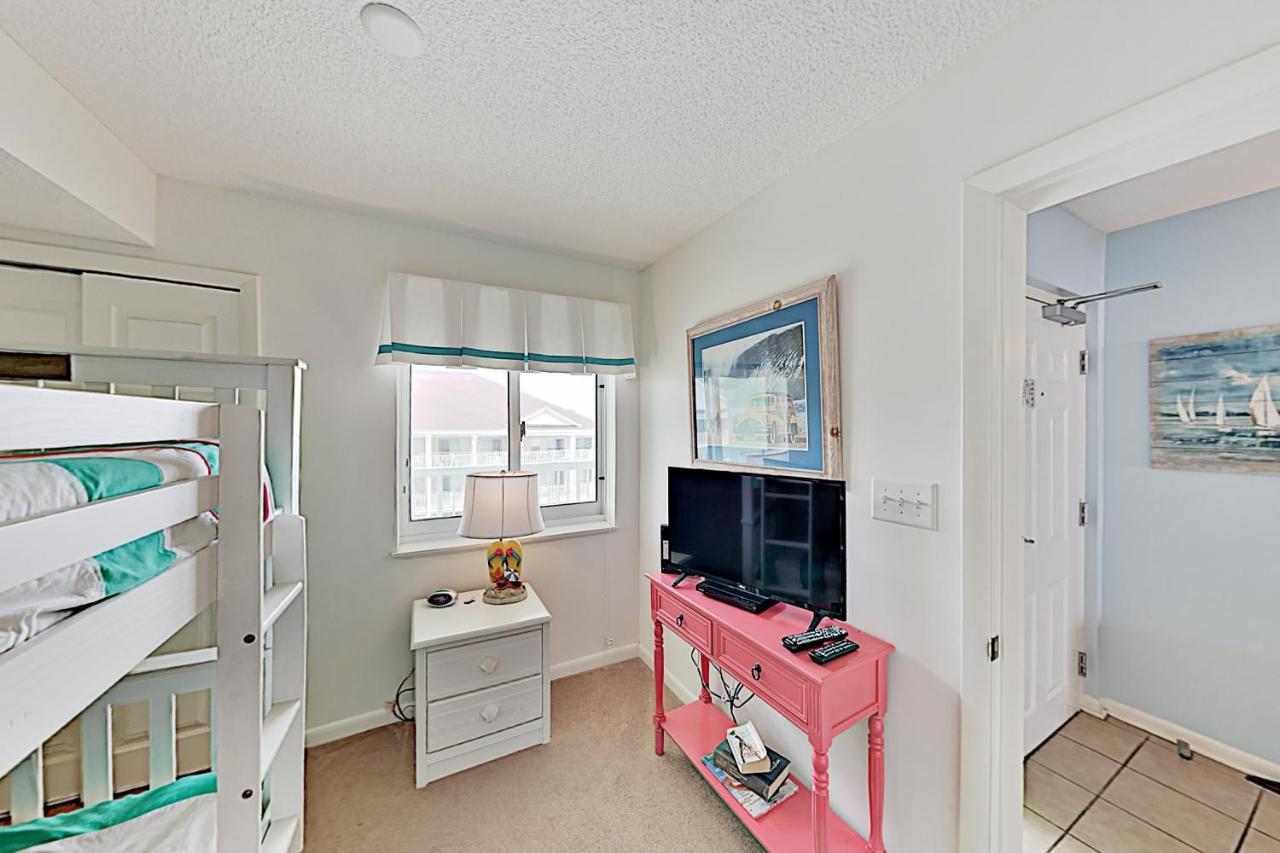 Apartment Stylish Beachfront Getaway With 2 Pools & Lazy River Myrtle Beach