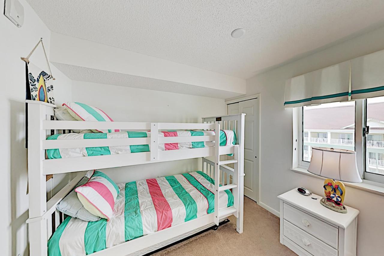 Apartment Stylish Beachfront Getaway With 2 Pools & Lazy River Myrtle Beach