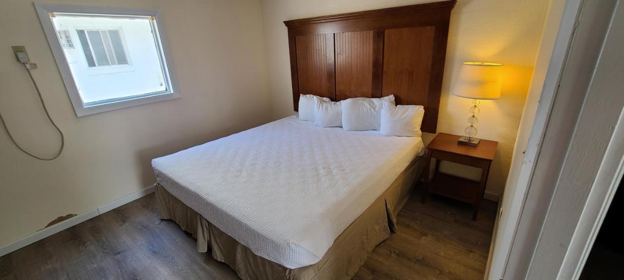 Hotel Oceanfront Twilight Surf 2*