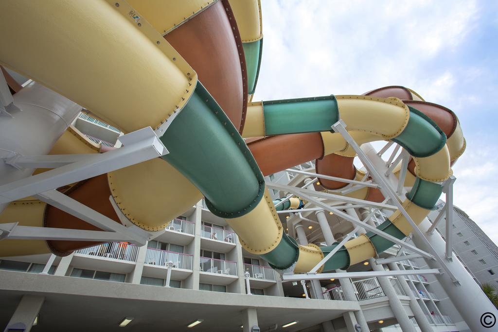 Crown Reef And Waterpark 2*