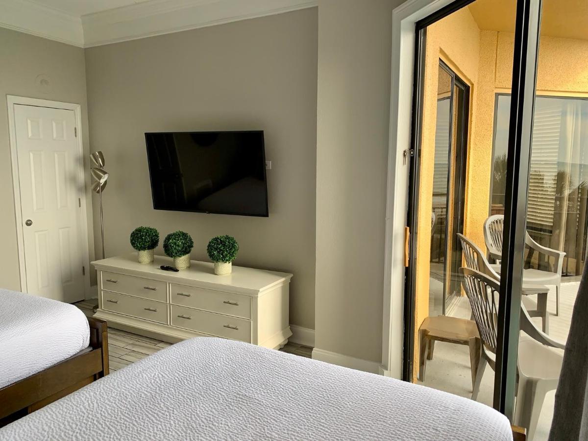 Apartment 210 Sea Gem Oceanfront Pet Friendly Indoor Pools *