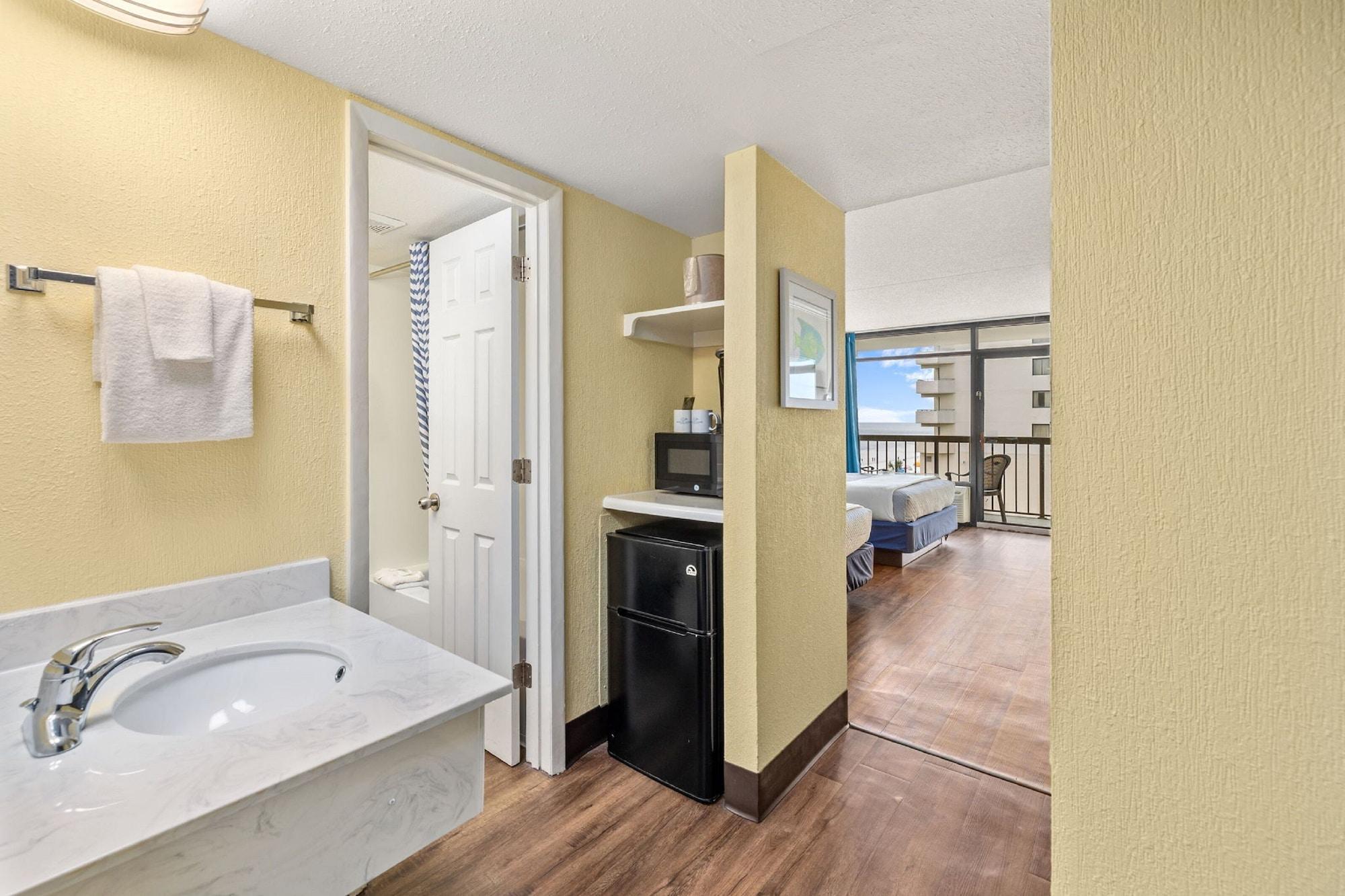 North Shore Oceanfront Resort 3*