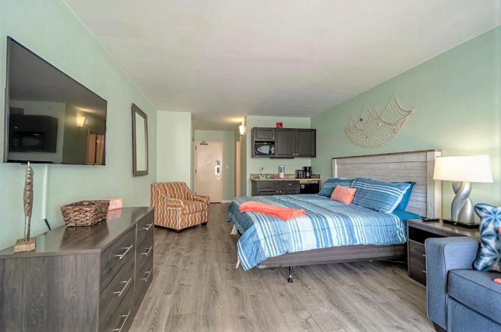 Landmark 1420 - Updated King Suite! Perfect For 2-4 People! *