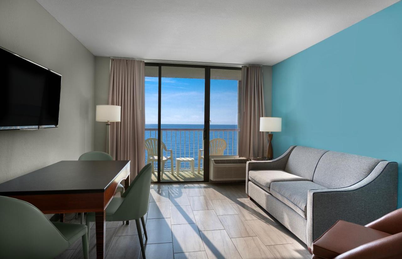 Crown Reef And Waterpark Resort