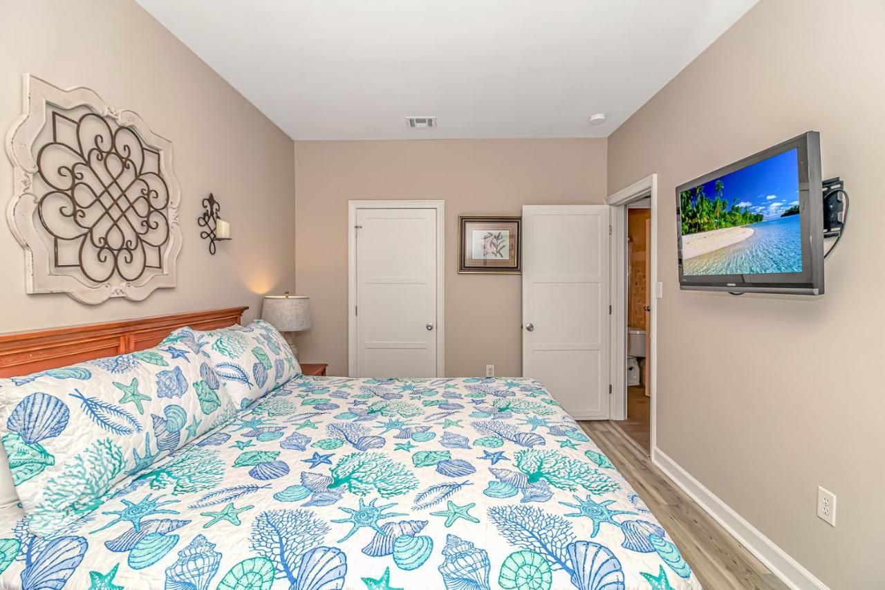 Oceanfront 2-bedroom Penthouse! Stunning Views! Dunes 1234 - Sleeps 8! Holiday home *