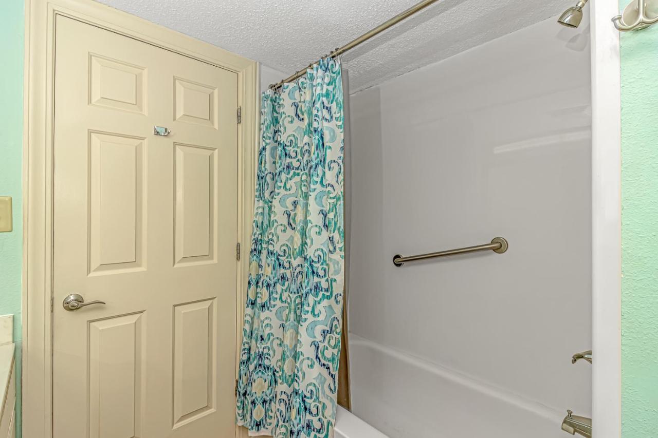 Holiday home Colony Unit 208, Beautiful Oceanfront Condo, 1 Bedroom, 1 Bath Perfect For 6 Myrtle Beach