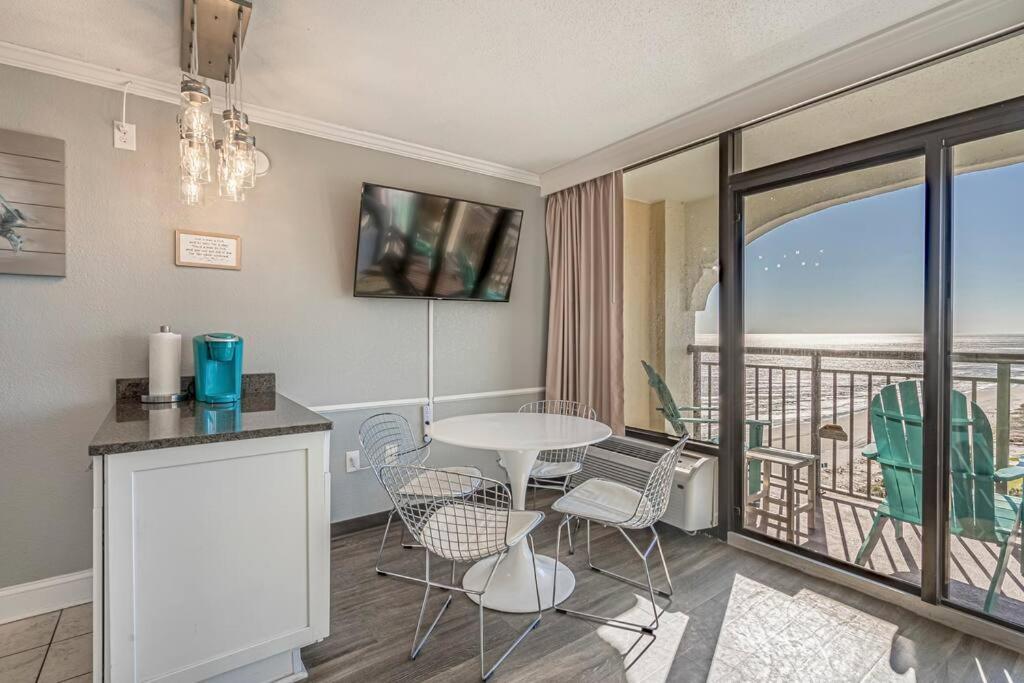 Beautiful Ocean Views, On 15th Floor! Aparthotel