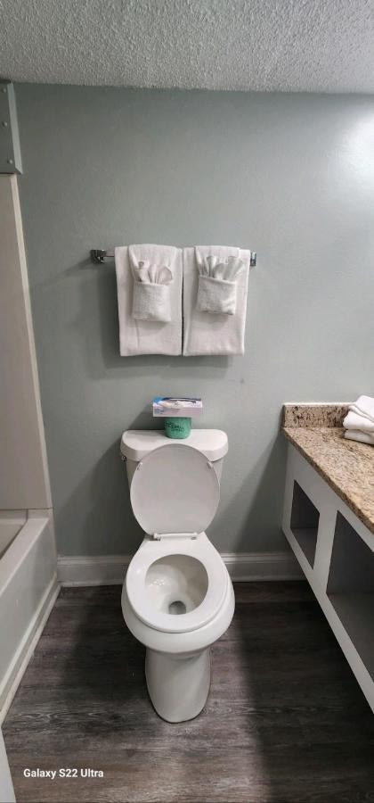 Oceanfront Efficiency T606 Apartment *