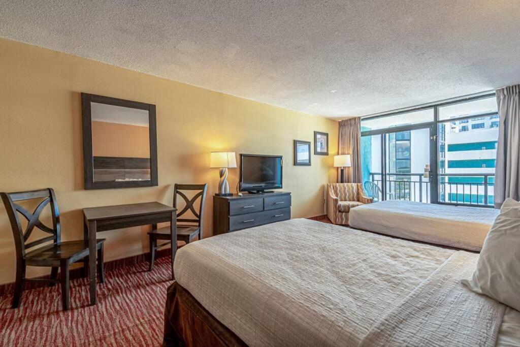 Remodeled Condo, Waterpark View At Landmark