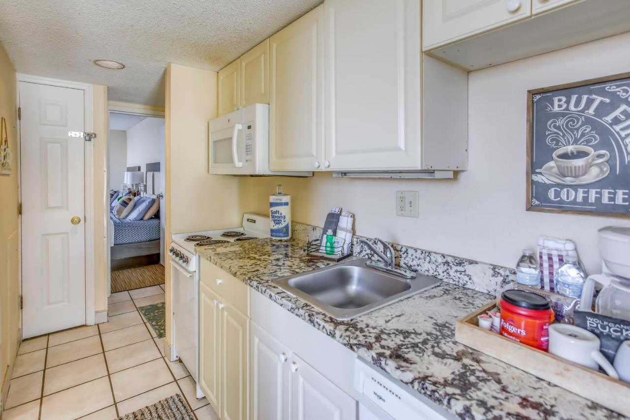 Beachfront Myrtle Retreat With Pool Views! Apartment *
