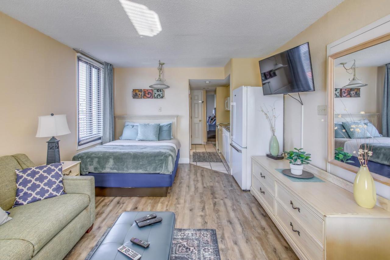Beachfront Myrtle Retreat With Pool Views! Apartment Myrtle Beach
