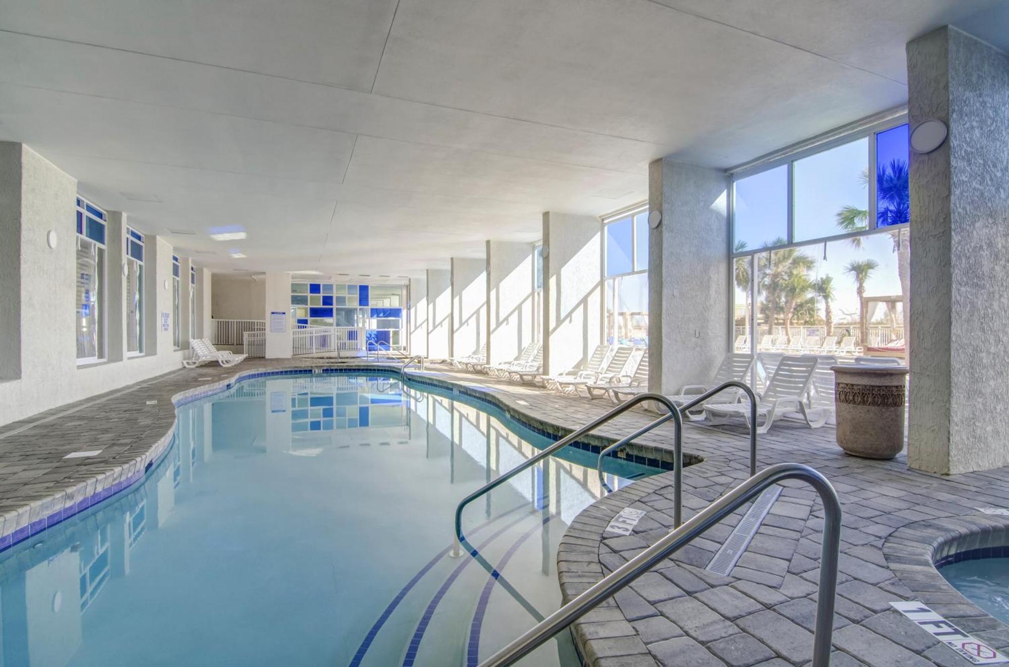 Crown Reef And Waterpark Resort 2*
