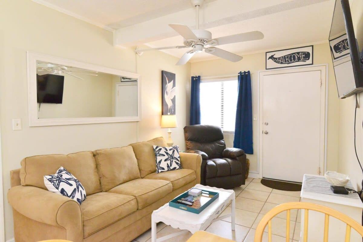 Across Street From Beach With Pool Top Location Holiday home Myrtle Beach